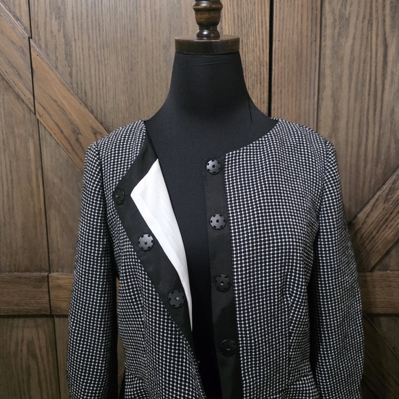 Armani Collezioni Black and White Peplum Blazer - Picture 3 of 5